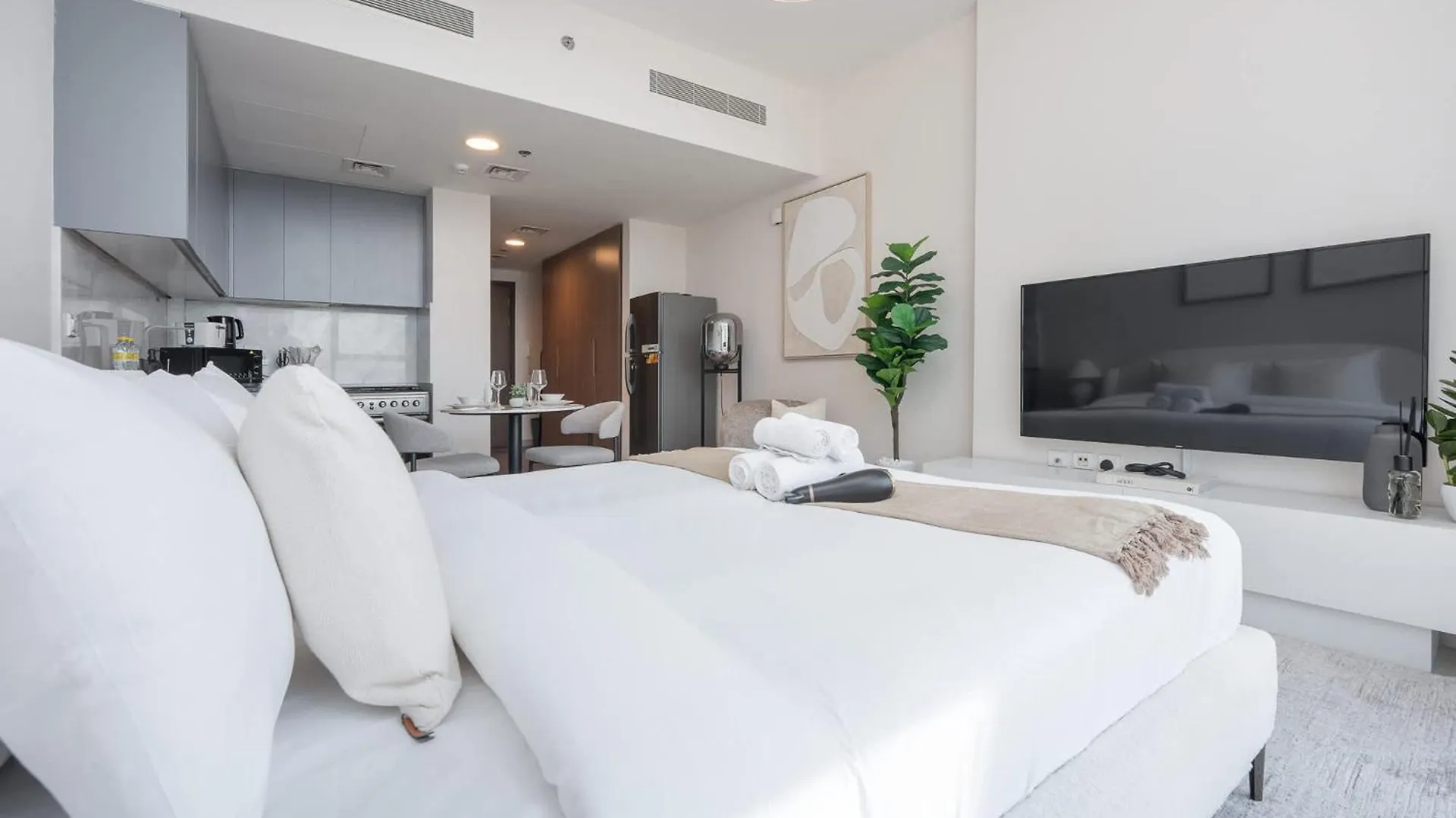 An Eye-Captivating Studio In Living Garden 2 Dubai