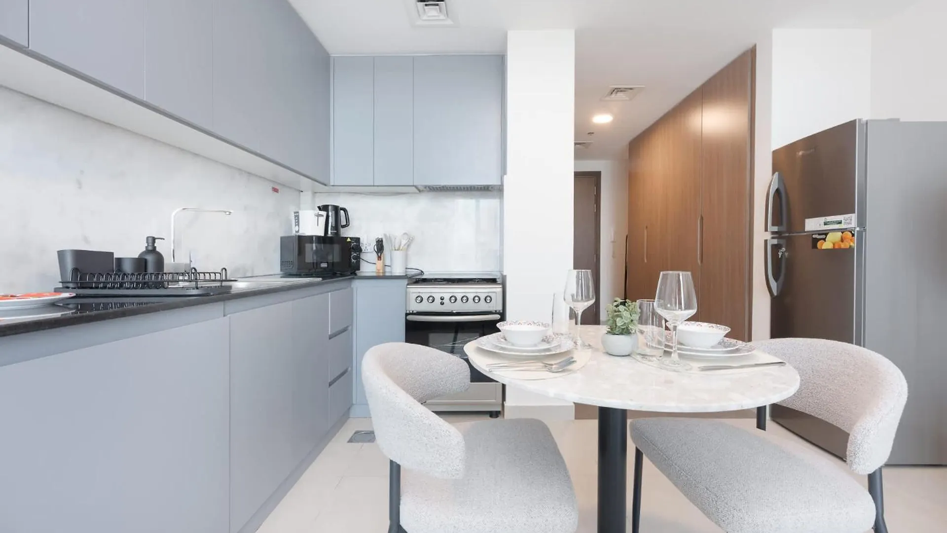 An Eye-Captivating Studio In Living Garden 2 Dubai Daire